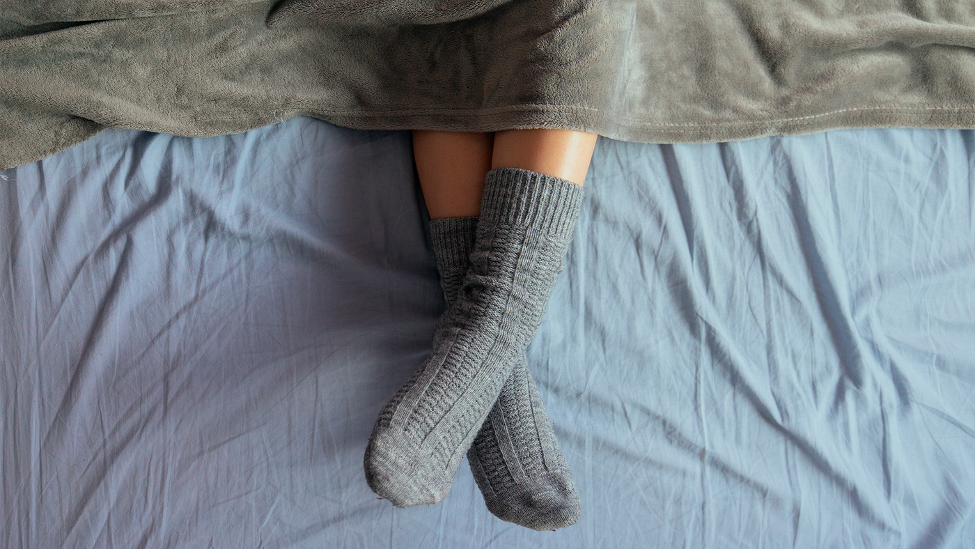 Piernas inquietas por la noche: causas comunes y soluciones naturales